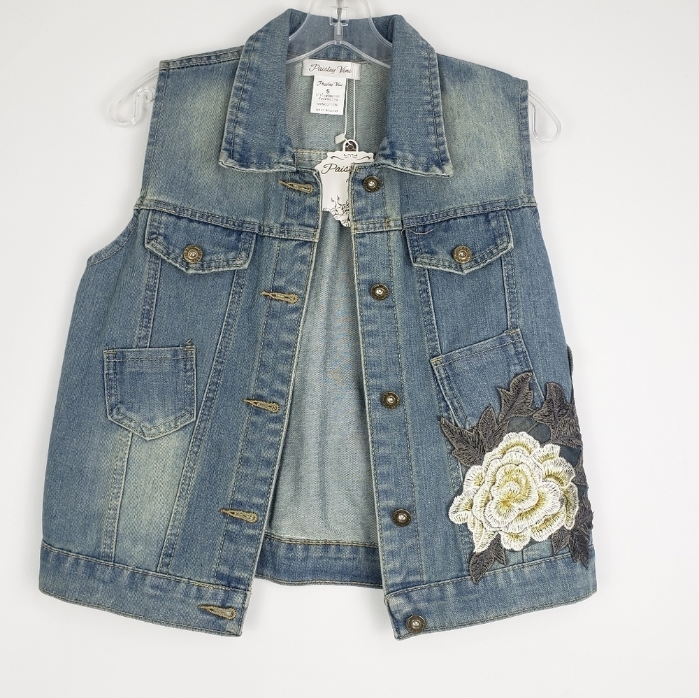 NWT Paisley Vine Denim Vest Embroidered‎ With Lace